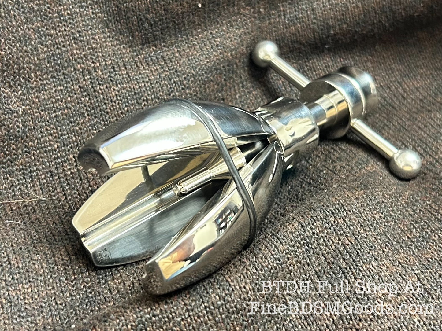 Pear Of Anguish Expanding Butt Plug Locking With Loop And Leash