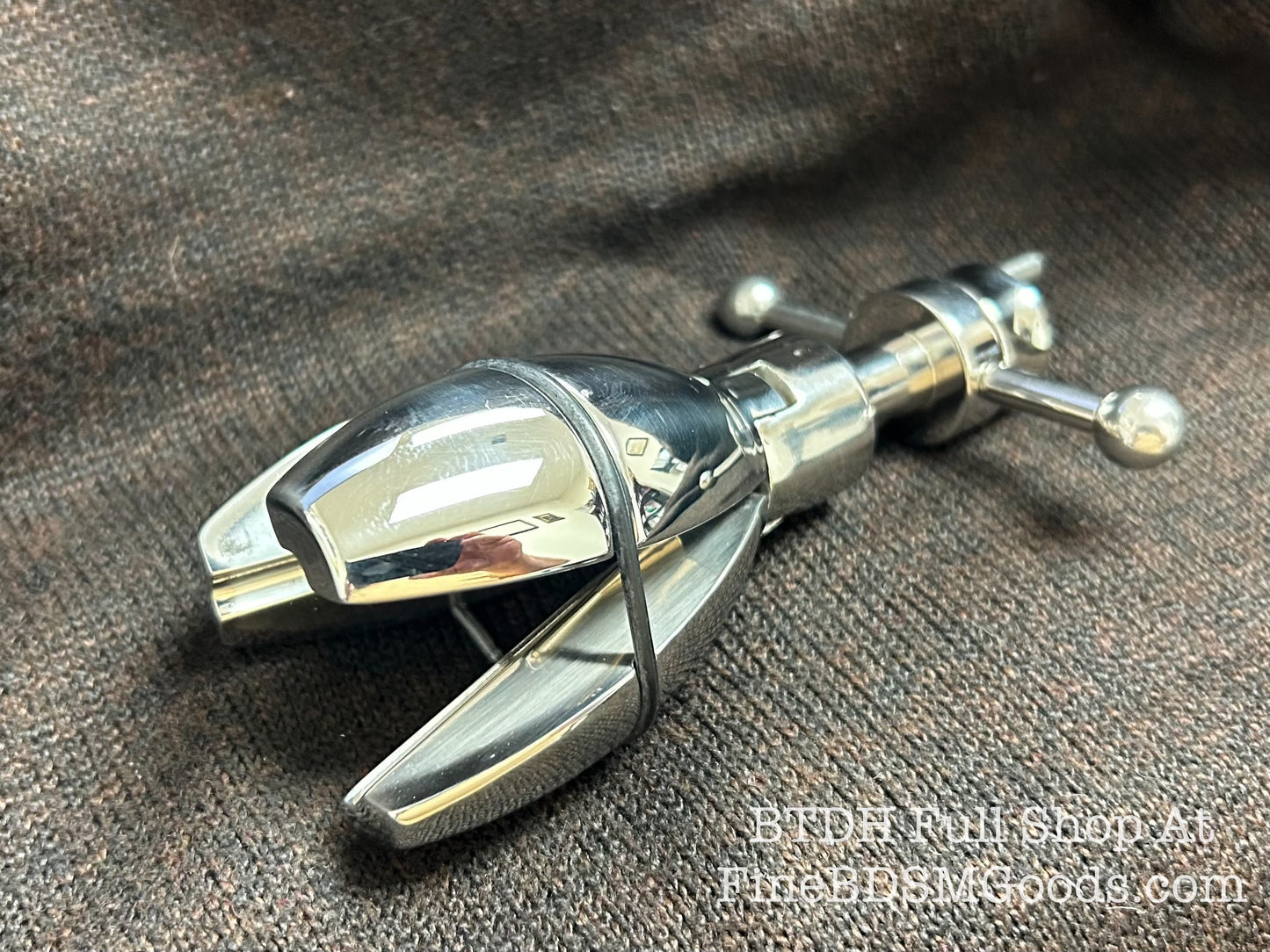 Pear Of Anguish Expanding Butt Plug Locking With Loop And Leash