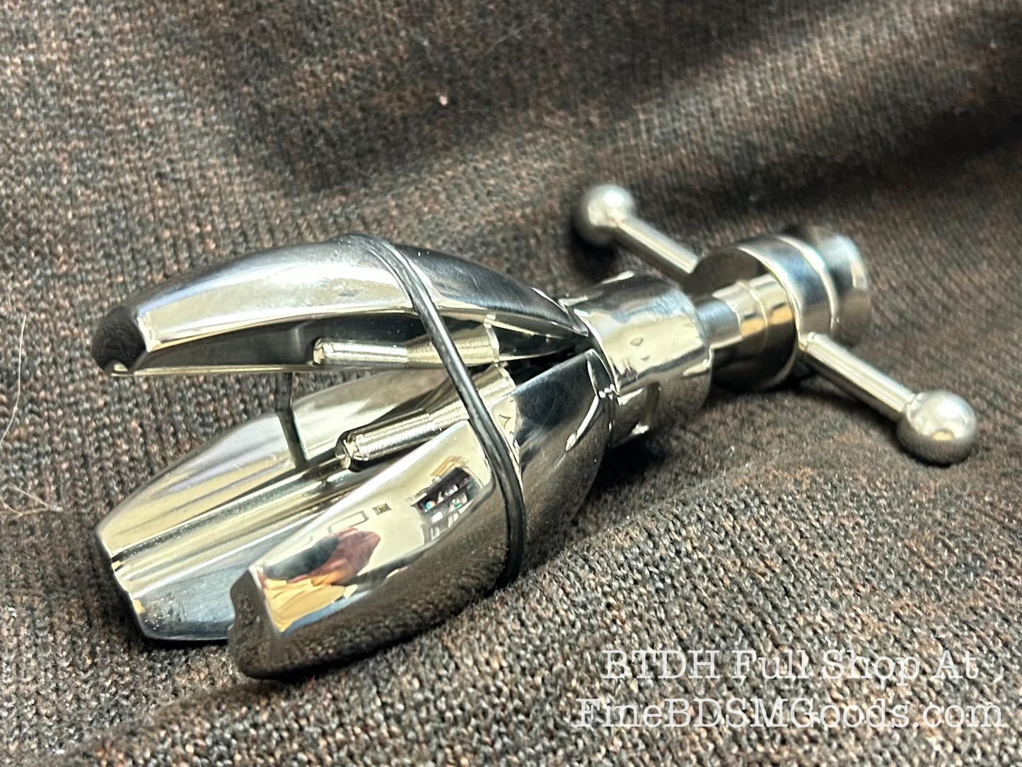 Pear Of Anguish Expanding Butt Plug Locking With Loop And Leash