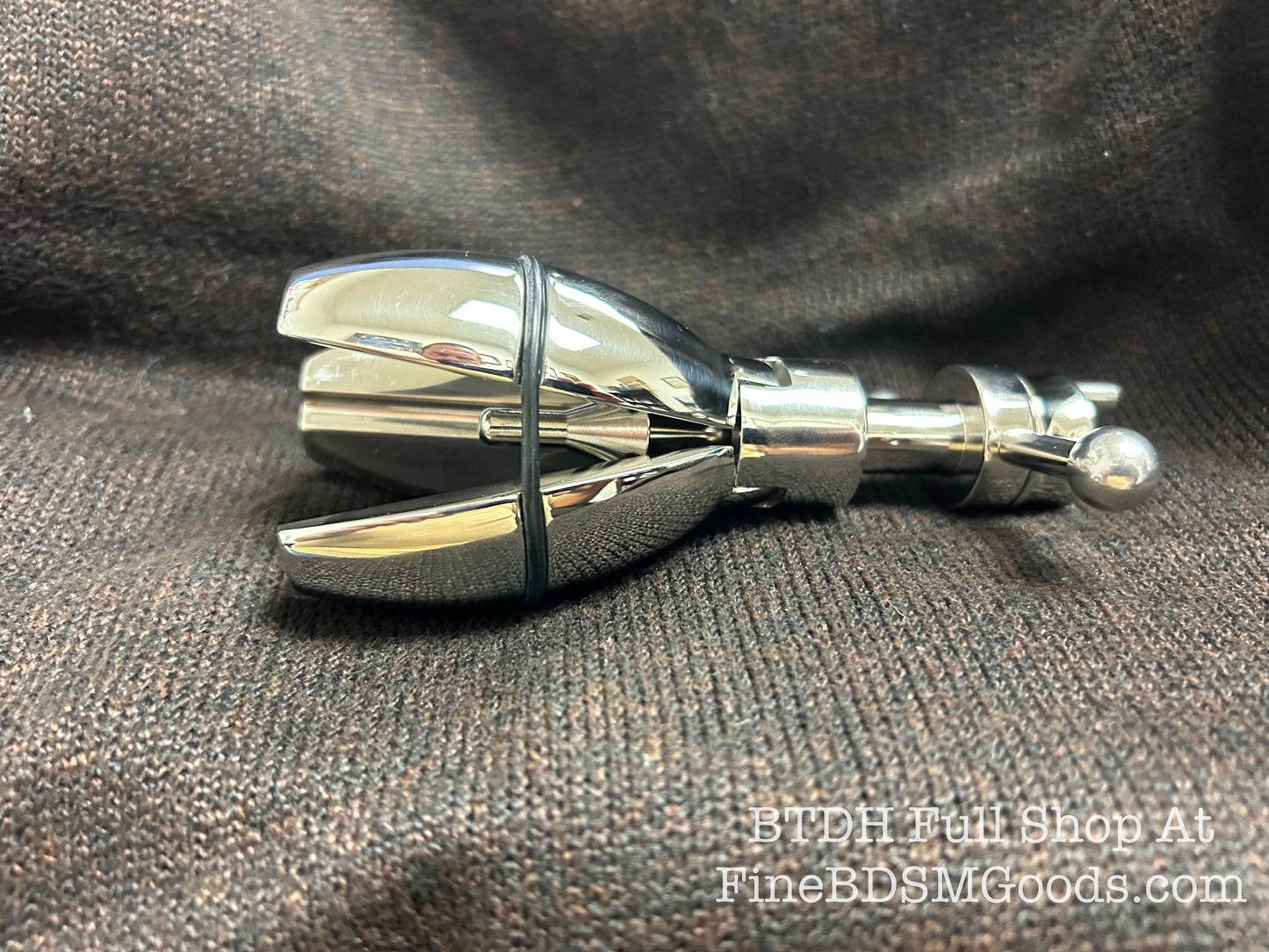 Pear Of Anguish Expanding Butt Plug Locking With Loop And Leash