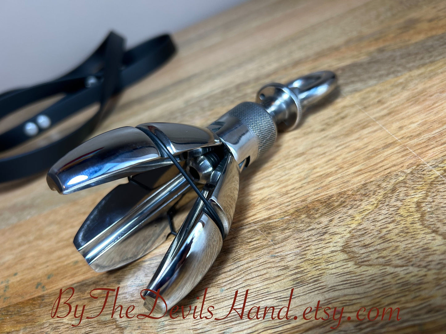 Pear Of Anguish Expanding Butt Plug Locking With Loop And Leash