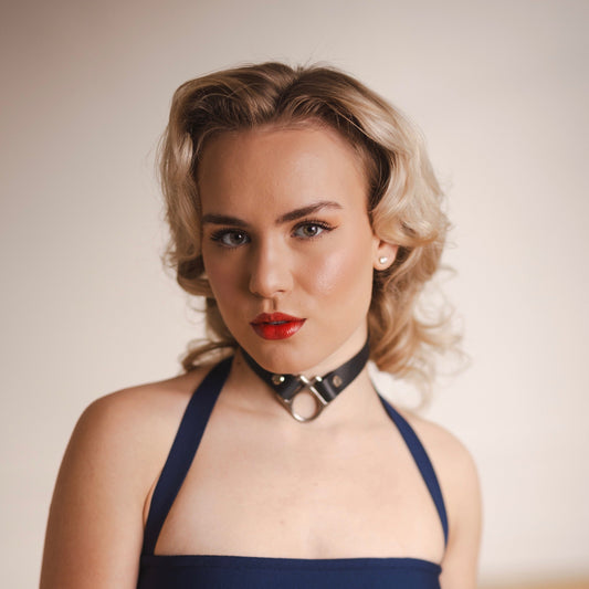 Dean Rodgers @Knotty.Photos (IG) Shoots Jade.Monettt (IG) Featuring the elegant neck contouring slave collar.